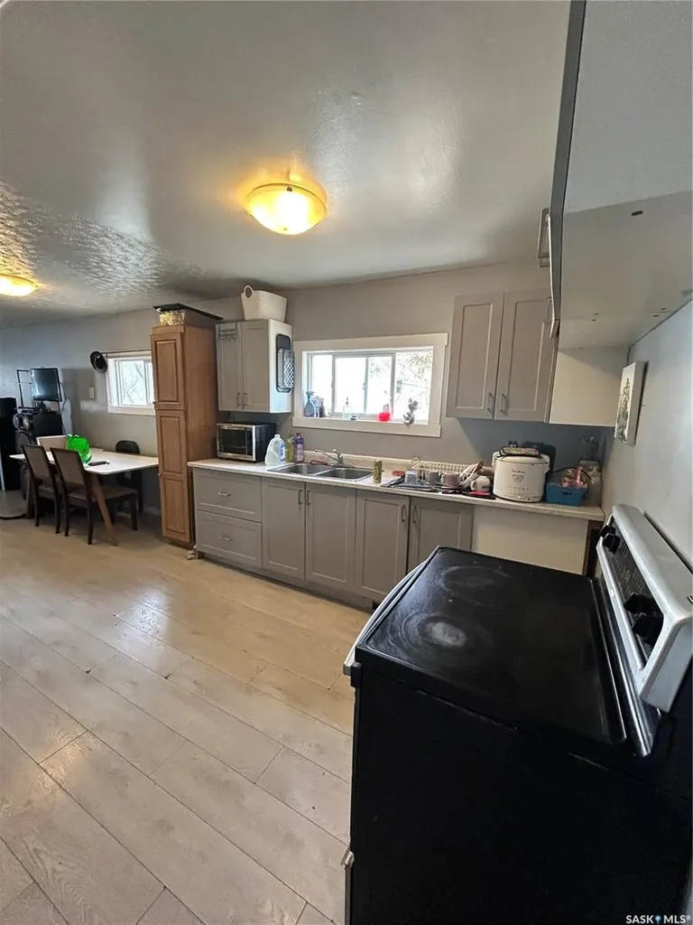 922 Garnet Street Regina SK S4T 2X5