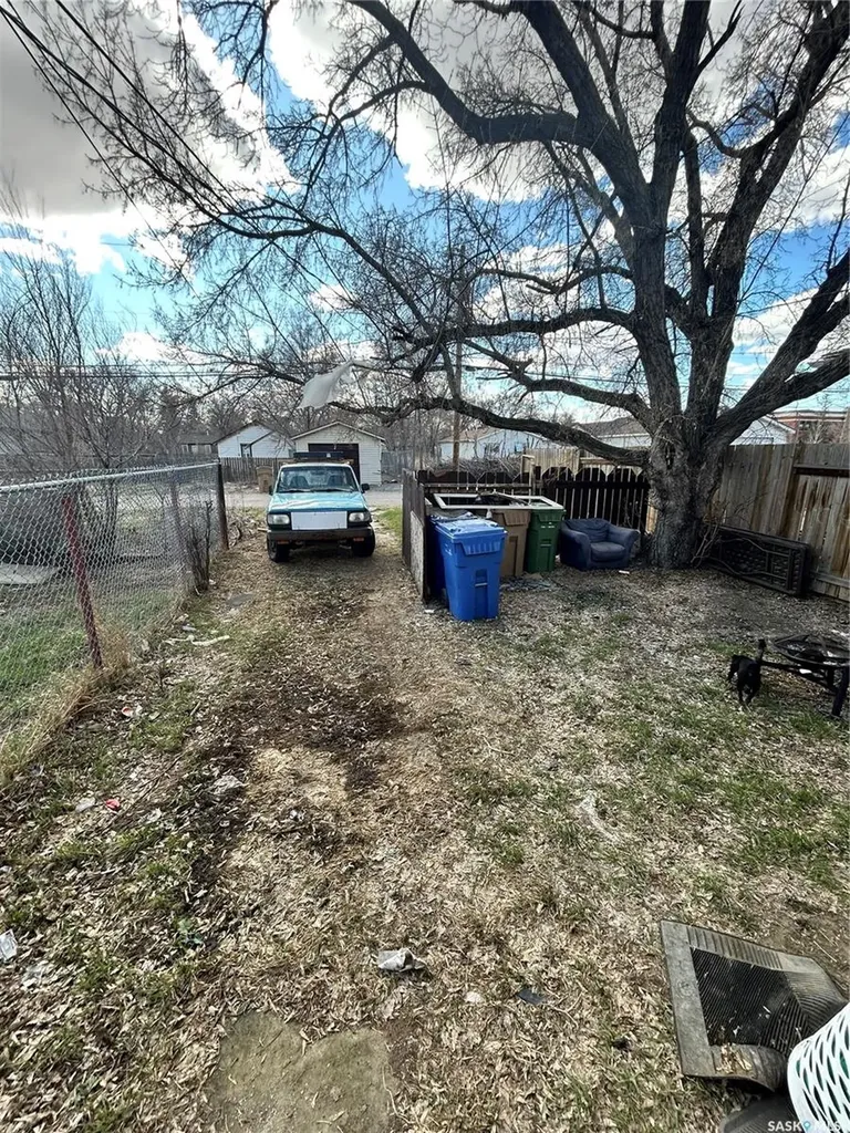 922 Garnet Street Regina SK S4T 2X5