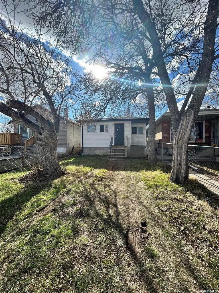 922 Garnet Street Regina SK S4T 2X5