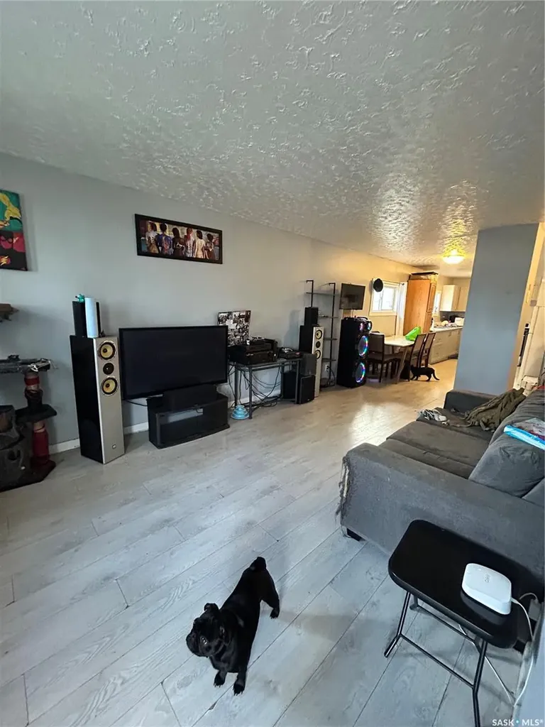 922 Garnet Street Regina SK S4T 2X5