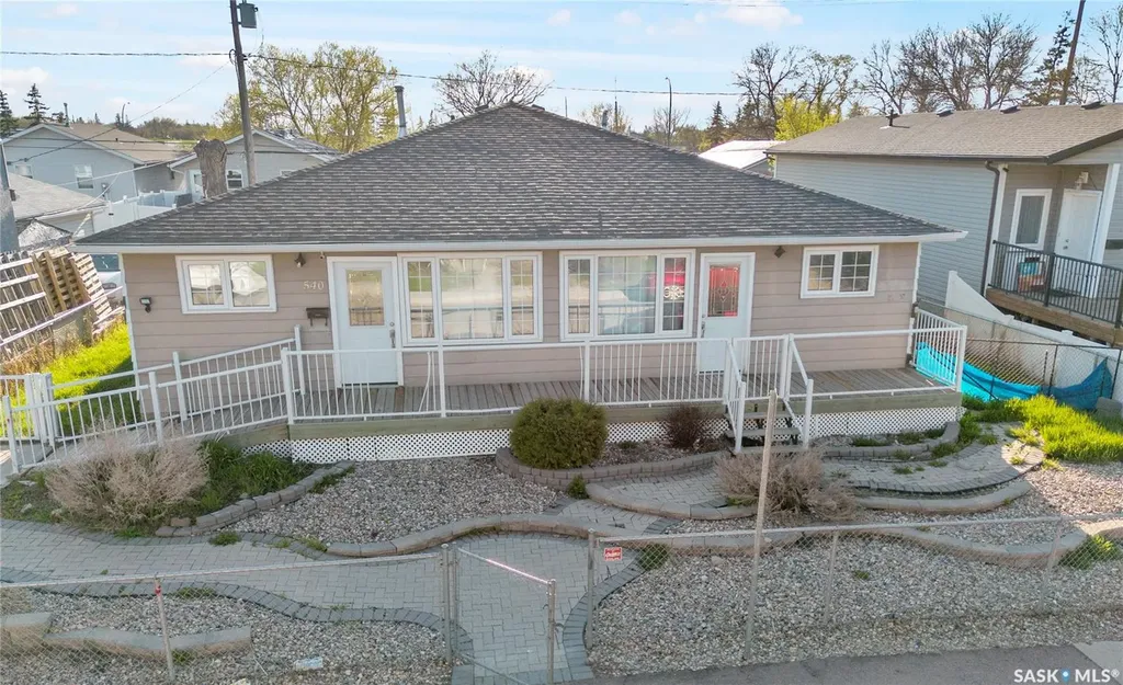 540 Wascana Street Regina SK S4R 4J2