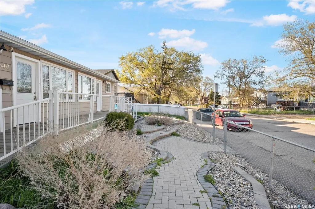 540 Wascana Street Regina SK S4R 4J2