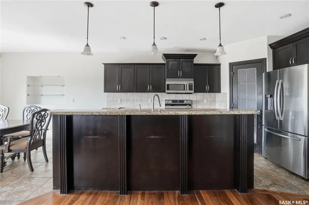 7111 Wascana Cove Drive Regina SK S4V 3G1