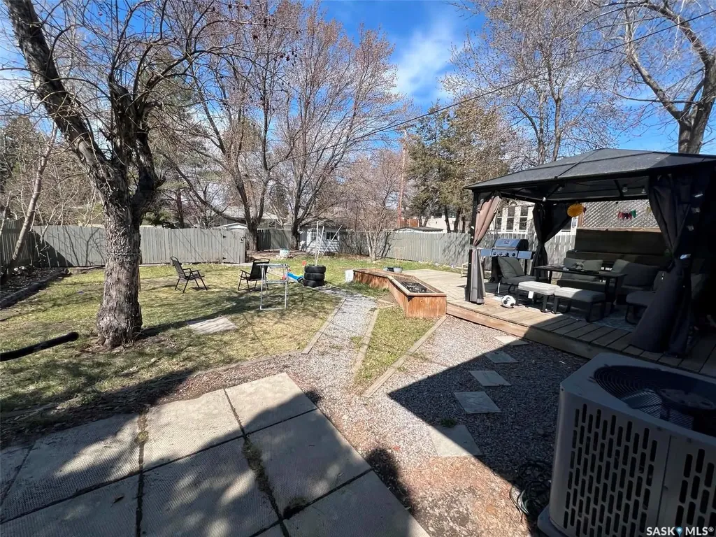 1116 Cumberland Avenue S Saskatoon SK S7H 2L7