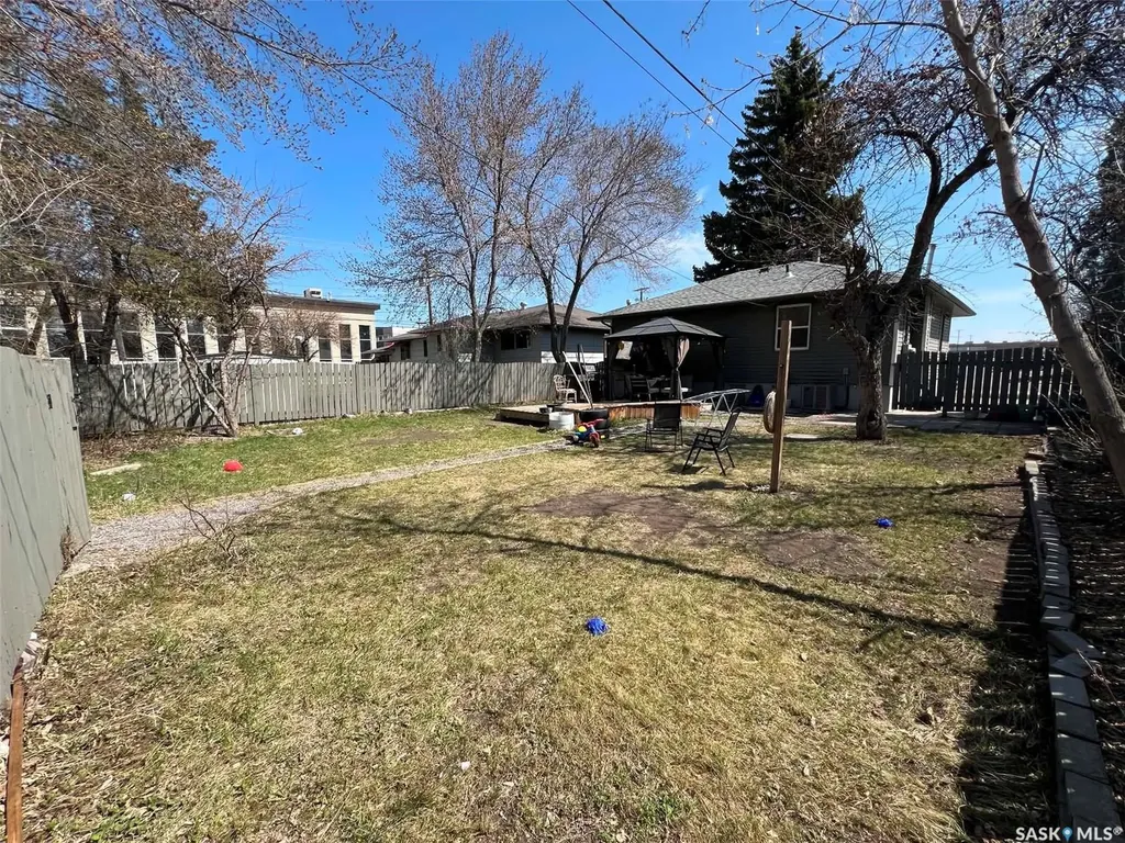 1116 Cumberland Avenue S Saskatoon SK S7H 2L7