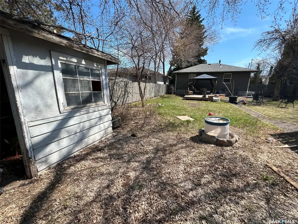 1116 Cumberland Avenue S Saskatoon SK S7H 2L7