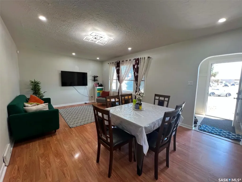 1116 Cumberland Avenue S Saskatoon SK S7H 2L7