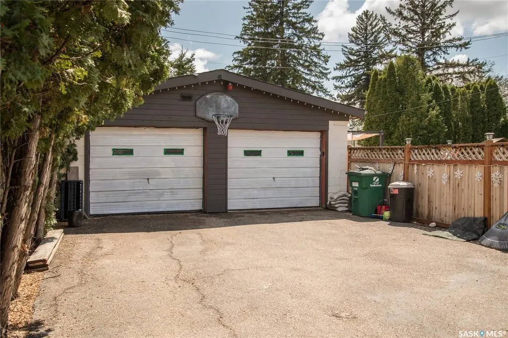 1301 33rd Street W Saskatoon SK S7L 0X1