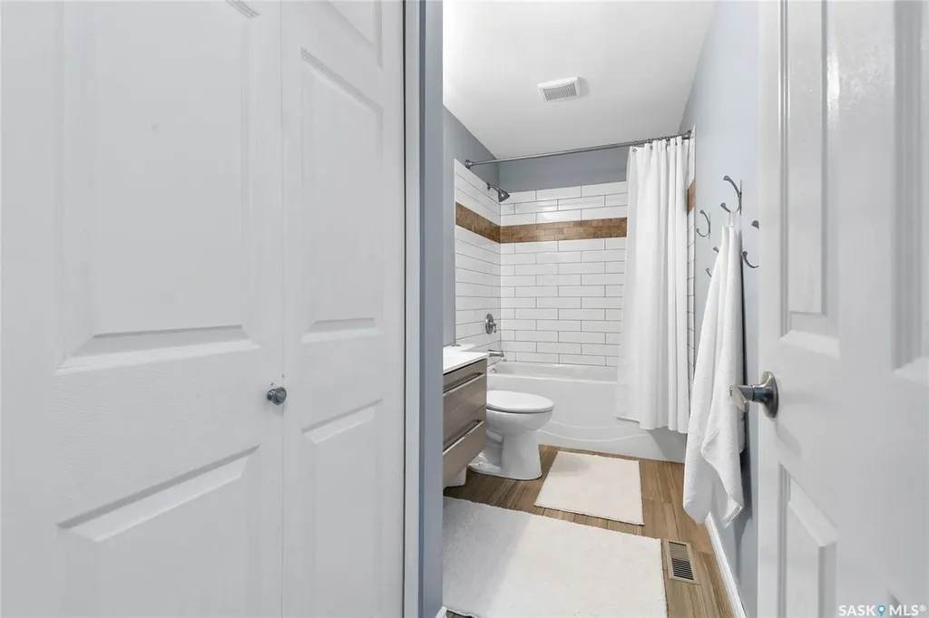1206 Flexman Crescent N Regina SK S4X 2Y8