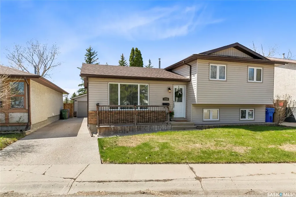 1206 Flexman Crescent N Regina SK S4X 2Y8