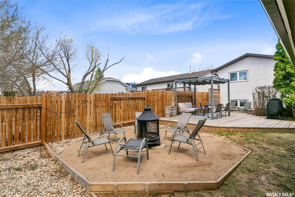 1206 Flexman Crescent N Regina SK S4X 2Y8