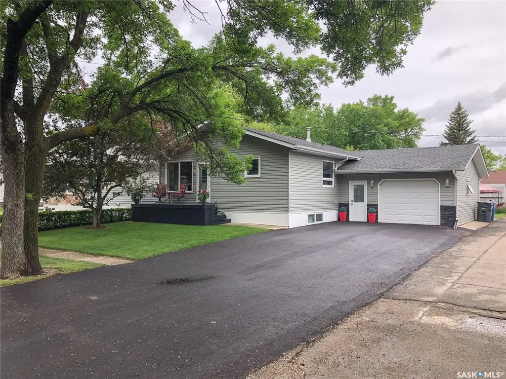 812 Qu'appelle Street Grenfell SK S0G 2B0