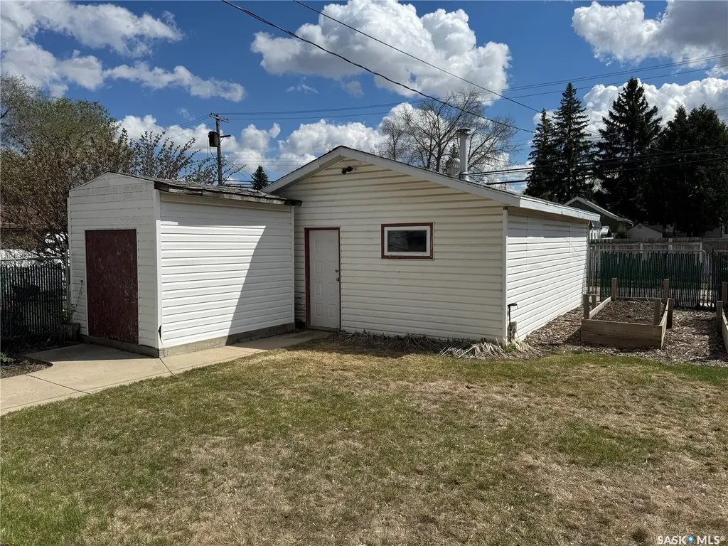 312 1st Street E Saskatoon SK S7H 1S2
