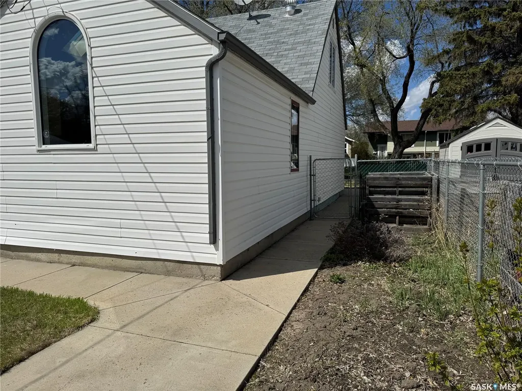 312 1st Street E Saskatoon SK S7H 1S2