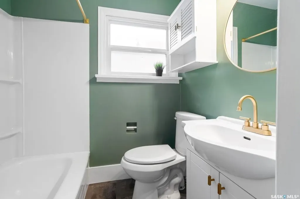 2111 Queen Street Regina SK S4T 4C4