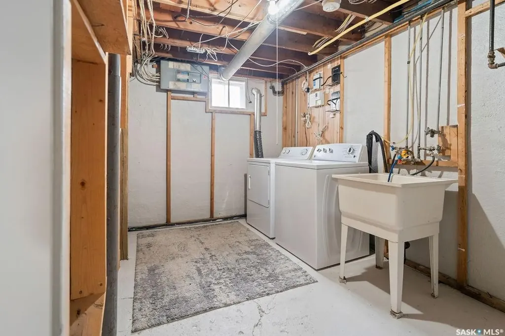 2111 Queen Street Regina SK S4T 4C4