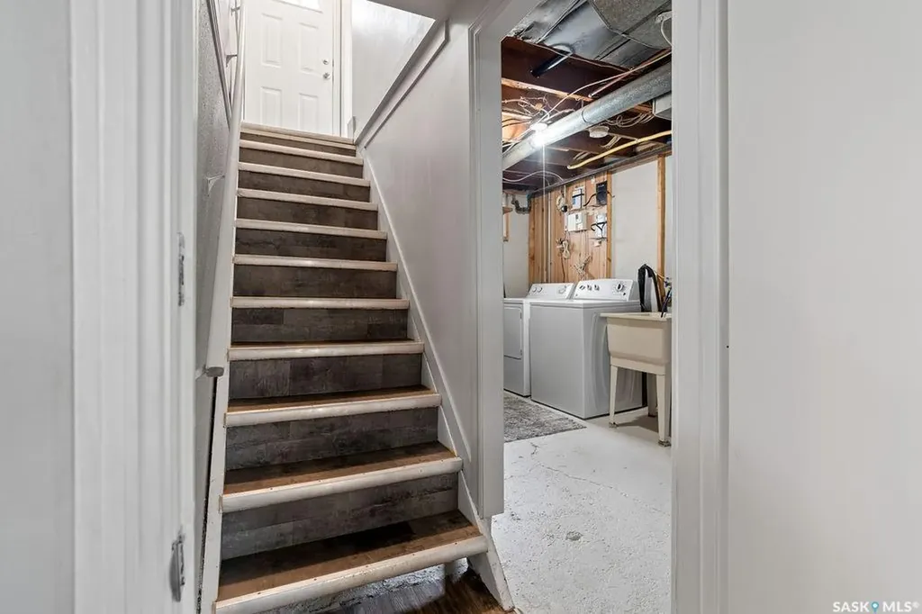 2111 Queen Street Regina SK S4T 4C4