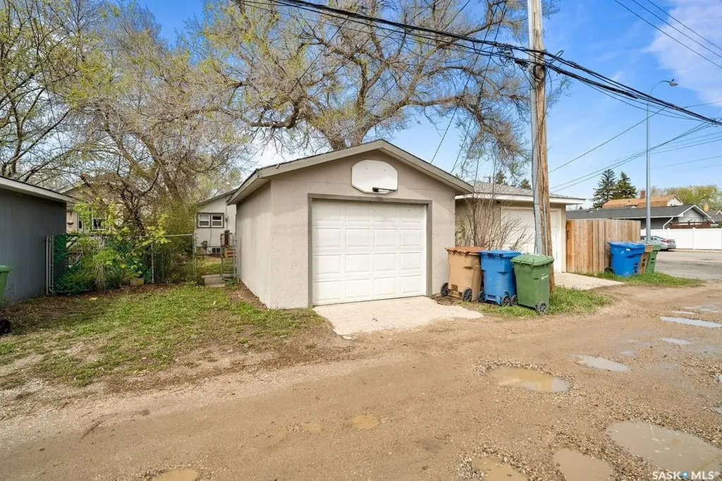 2111 Queen Street Regina SK S4T 4C4