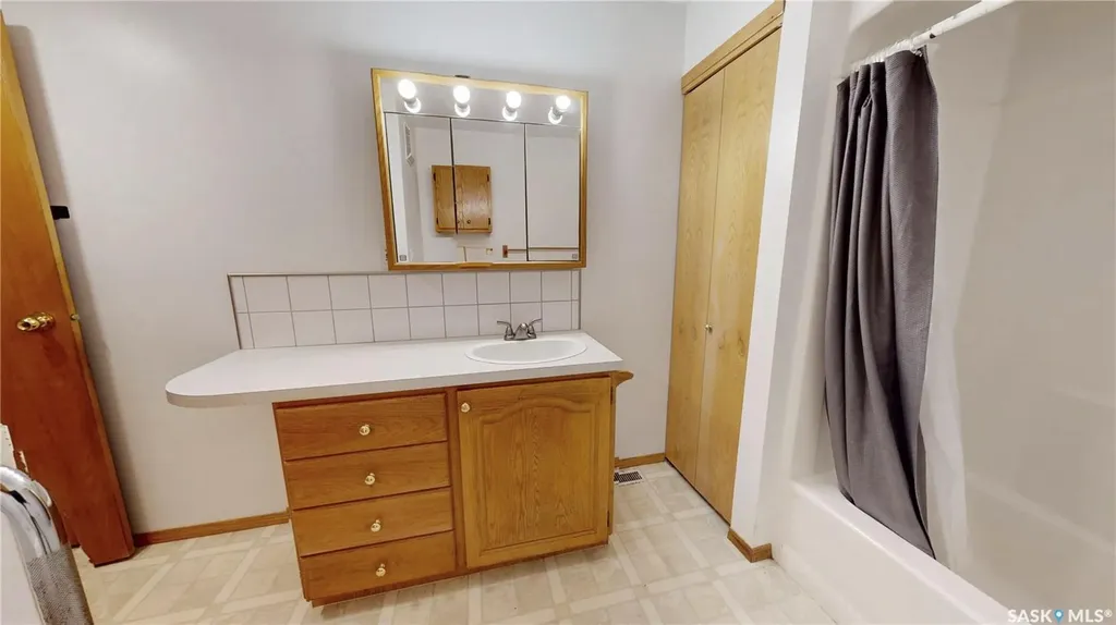 105 Pipestone Avenue Wawota SK S0G 5A0