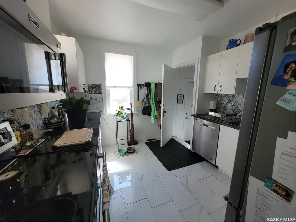 916 6th Avenue N Saskatoon SK S7K 2T4