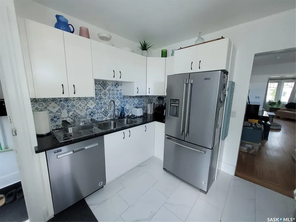 916 6th Avenue N Saskatoon SK S7K 2T4