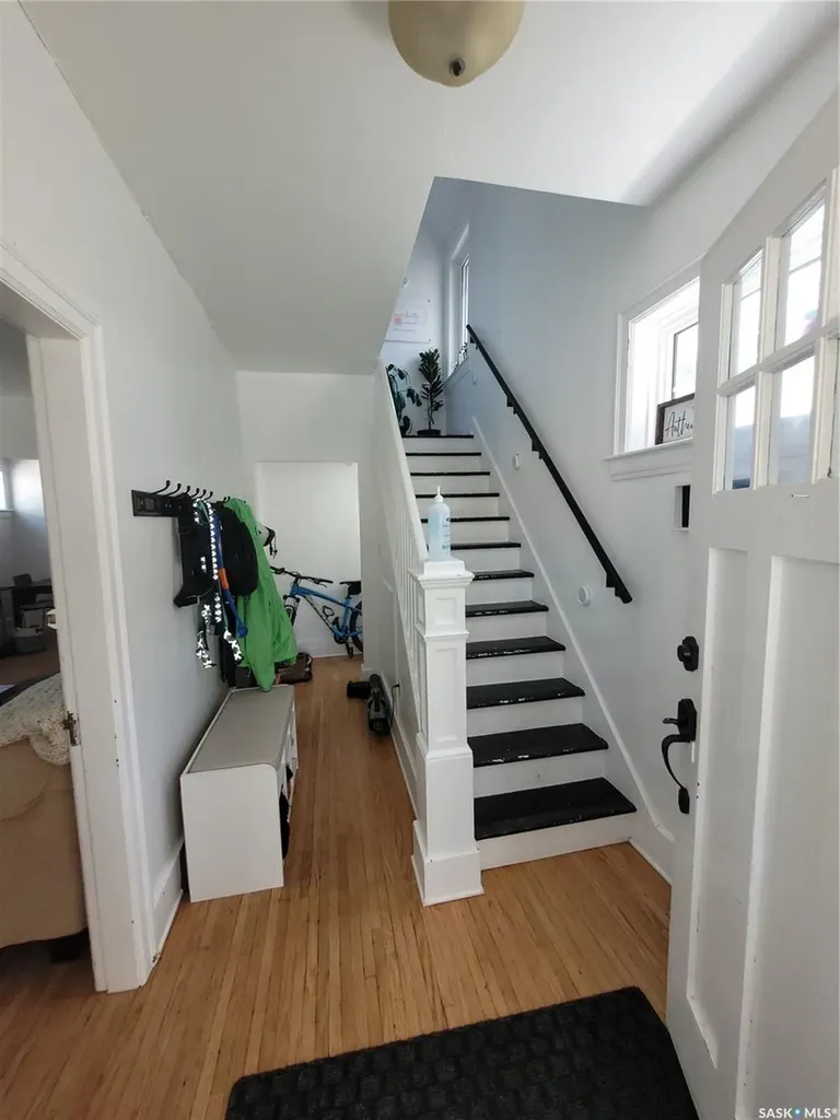 916 6th Avenue N Saskatoon SK S7K 2T4