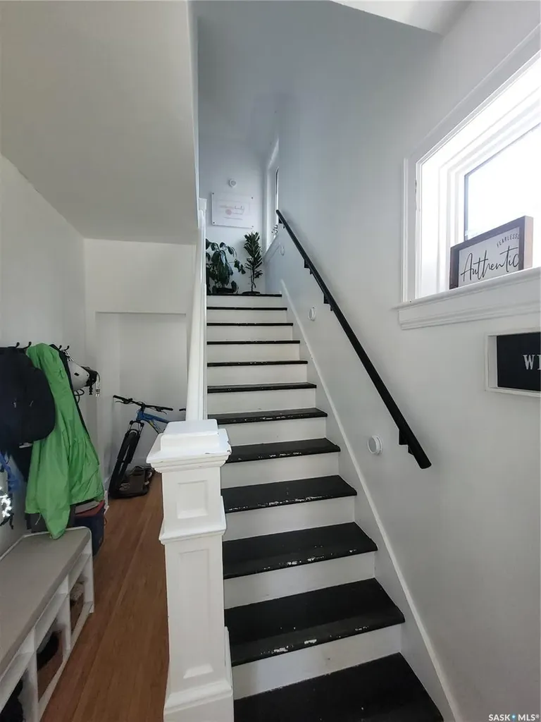 916 6th Avenue N Saskatoon SK S7K 2T4