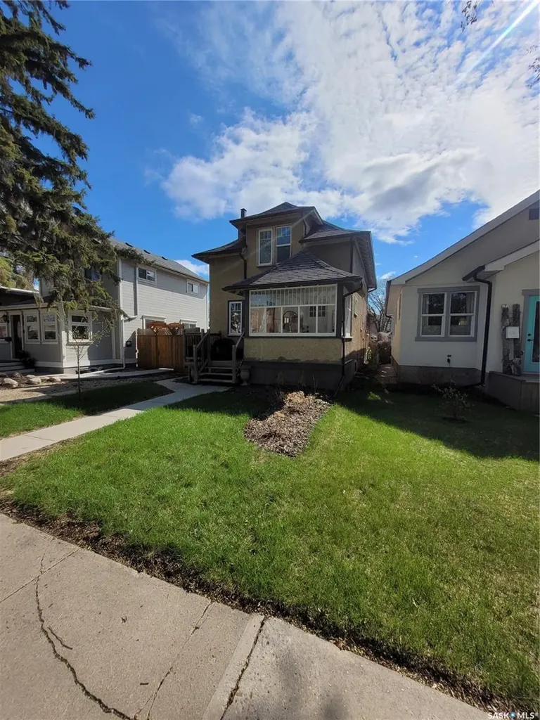916 6th Avenue N Saskatoon SK S7K 2T4