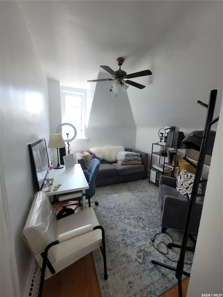 916 6th Avenue N Saskatoon SK S7K 2T4