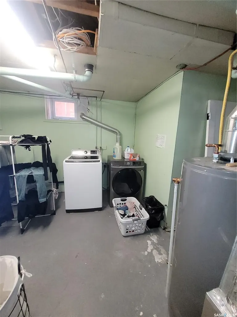 916 6th Avenue N Saskatoon SK S7K 2T4