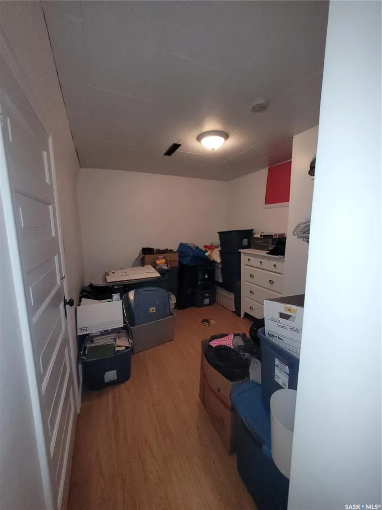 916 6th Avenue N Saskatoon SK S7K 2T4