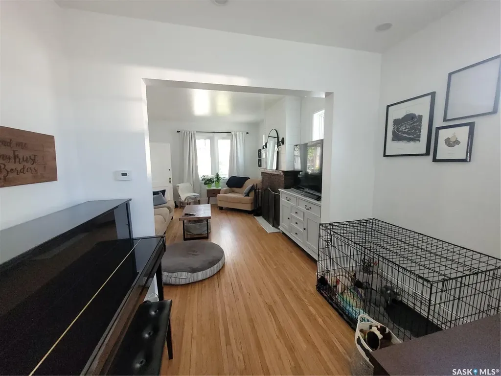 916 6th Avenue N Saskatoon SK S7K 2T4