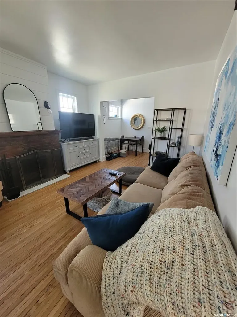 916 6th Avenue N Saskatoon SK S7K 2T4