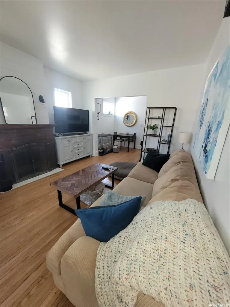 916 6th Avenue N Saskatoon SK S7K 2T4