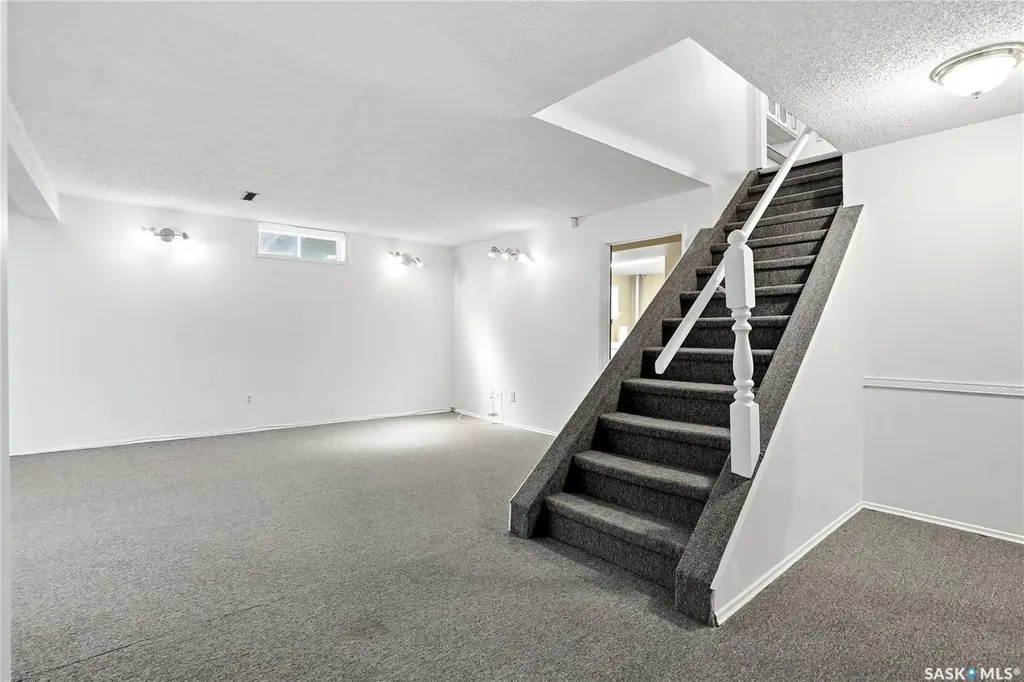155 J.j. Thiessen Crescent Saskatoon SK S7K 5N9