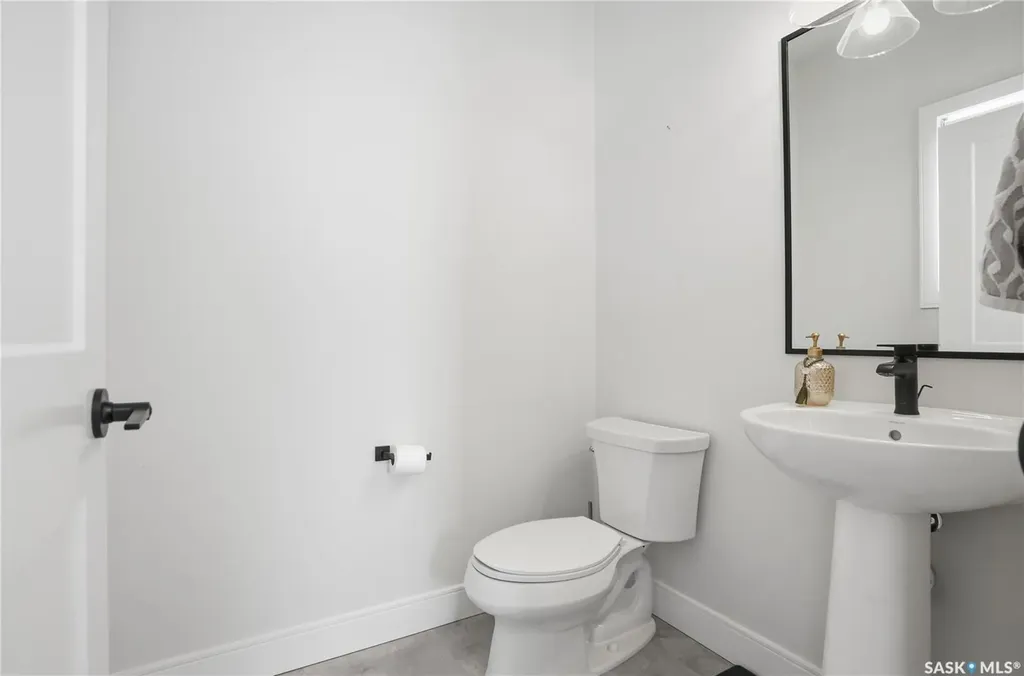 703 Underhill Lane Saskatoon SK S7V 0N2