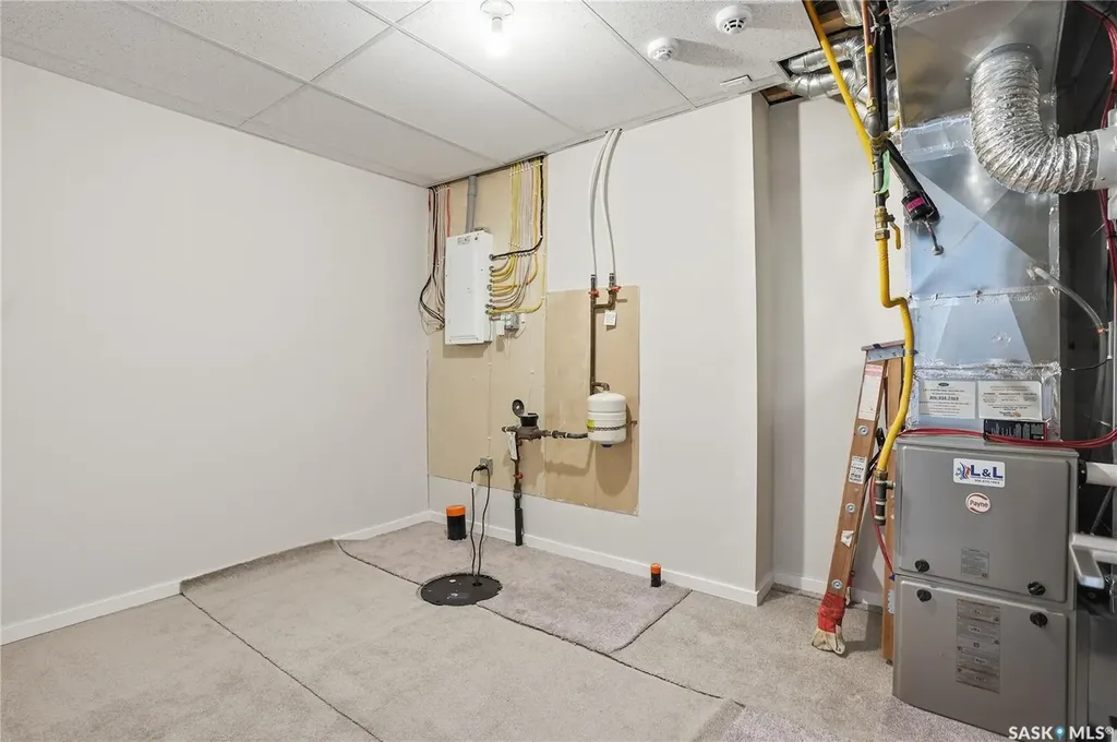 703 Underhill Lane Saskatoon SK S7V 0N2