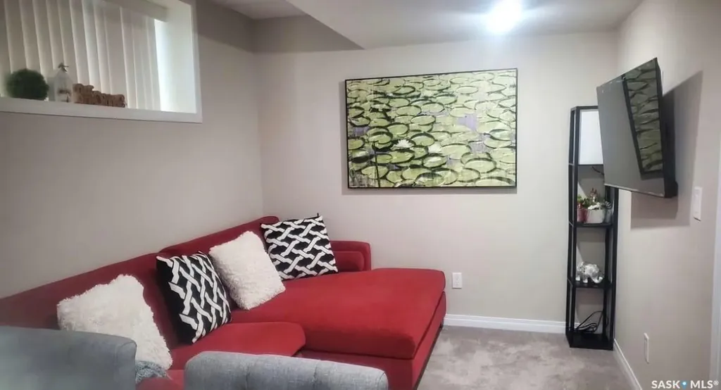 703 Underhill Lane Saskatoon SK S7V 0N2