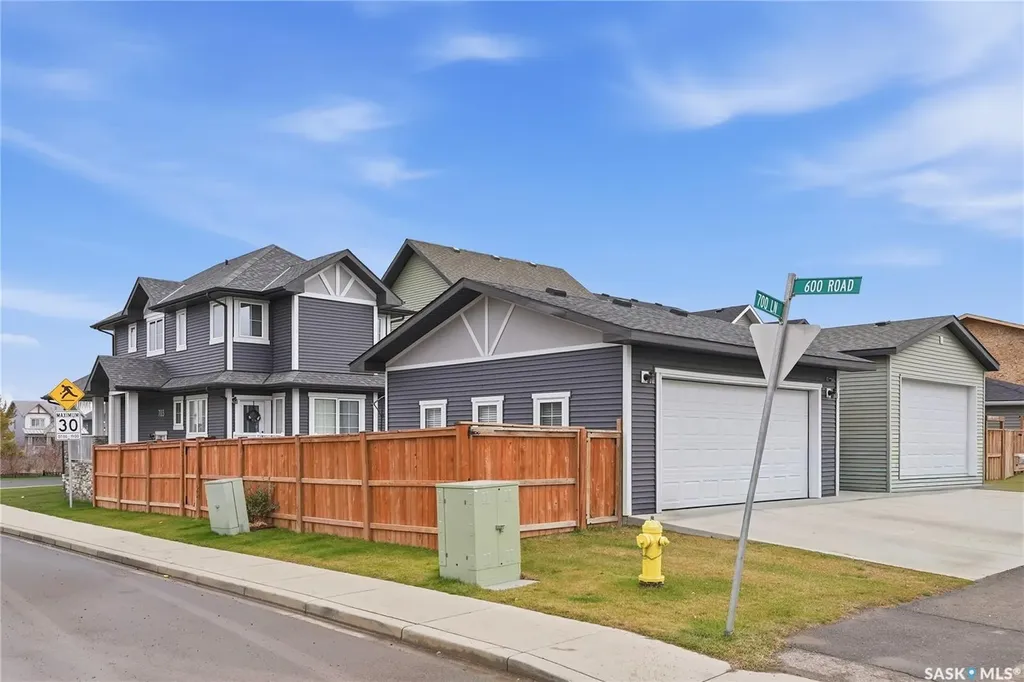 703 Underhill Lane Saskatoon SK S7V 0N2