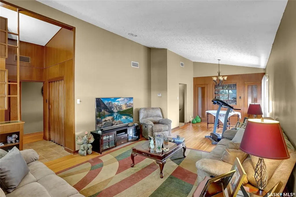 3212 L'arche Crescent Regina SK S4S 5V8