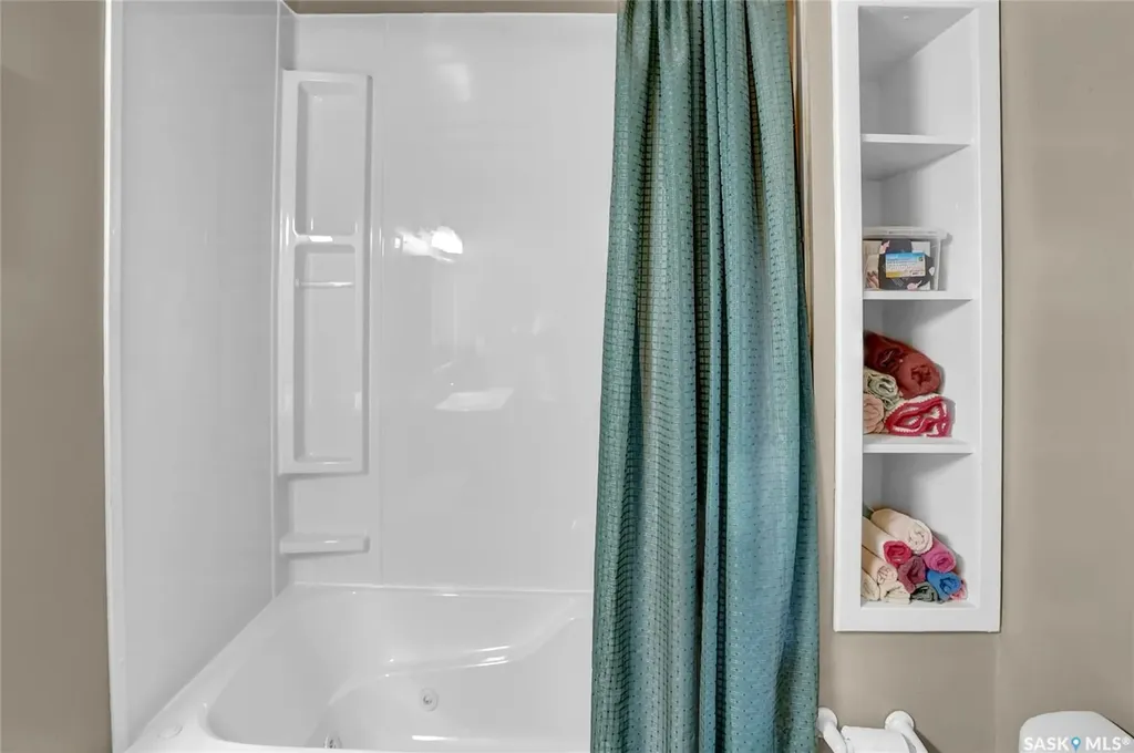 3212 L'arche Crescent Regina SK S4S 5V8