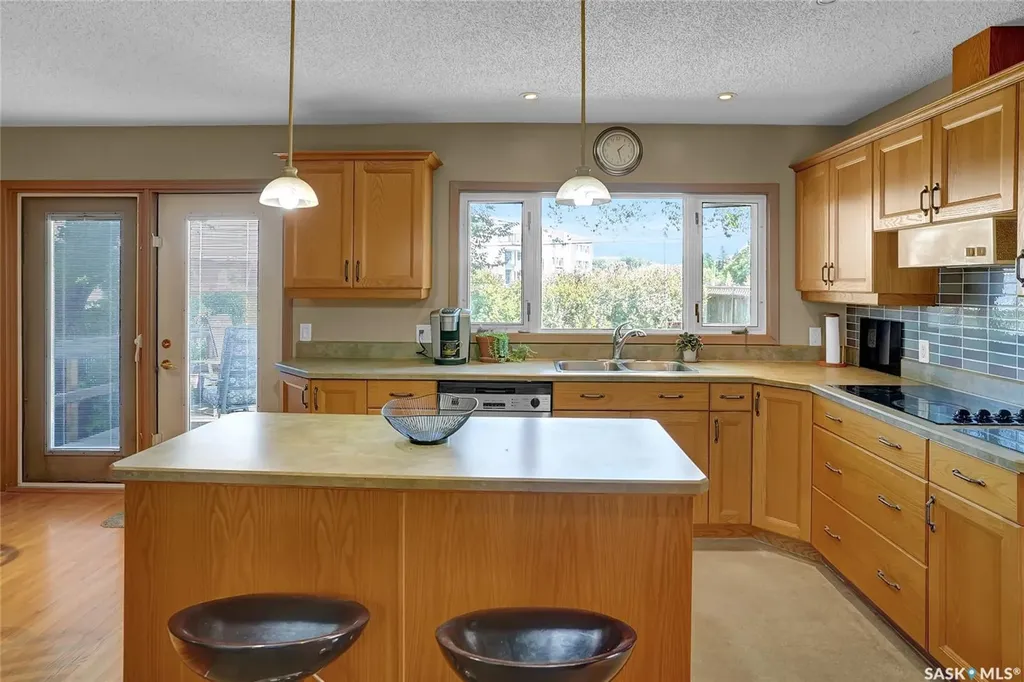 3212 L'arche Crescent Regina SK S4S 5V8
