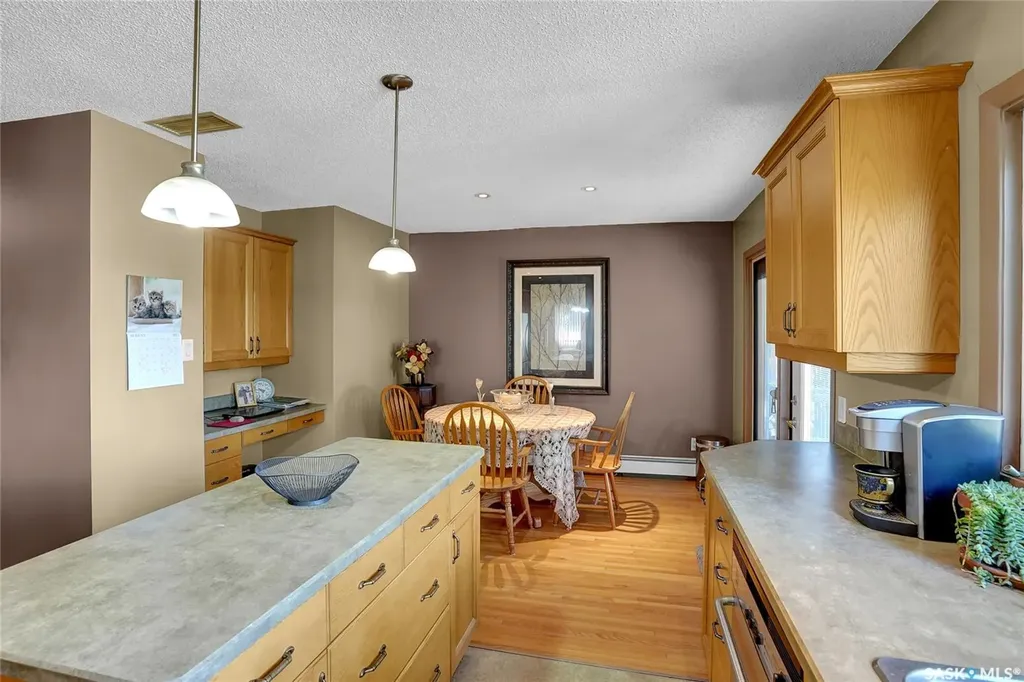 3212 L'arche Crescent Regina SK S4S 5V8