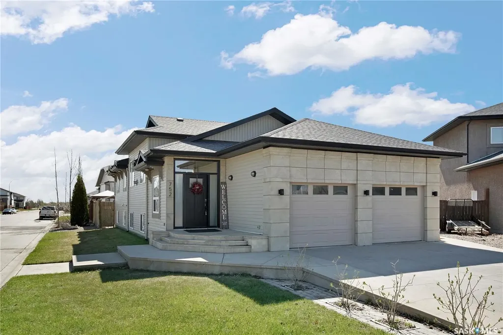 752 Reddekopp Drive Martensville SK S0K 2T2
