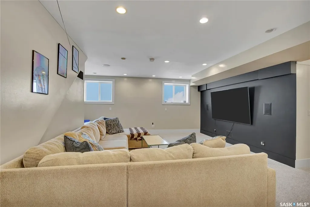 752 Reddekopp Drive Martensville SK S0K 2T2