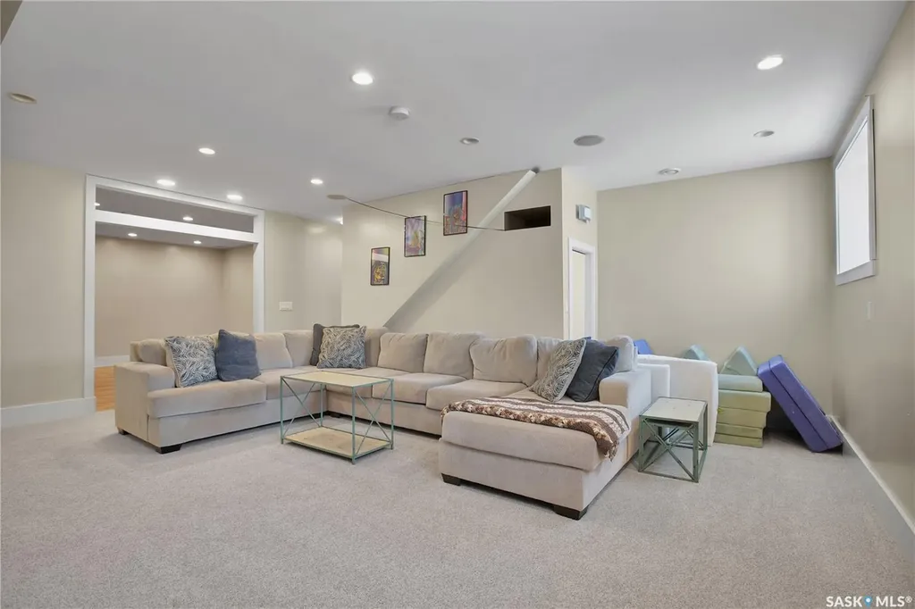 752 Reddekopp Drive Martensville SK S0K 2T2
