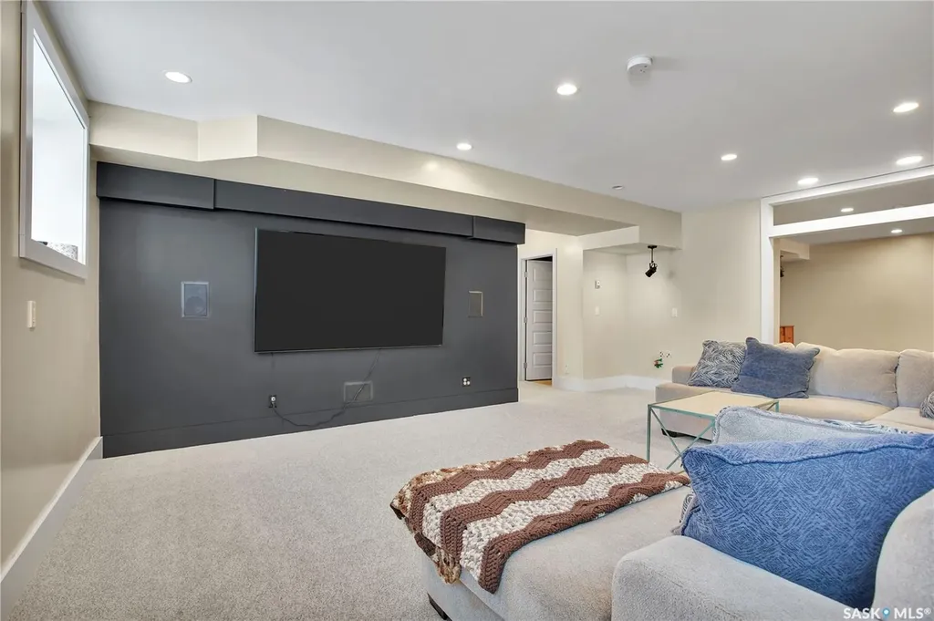 752 Reddekopp Drive Martensville SK S0K 2T2