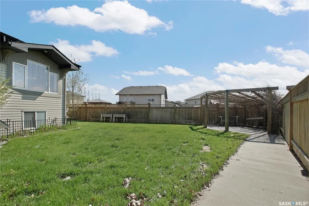 752 Reddekopp Drive Martensville SK S0K 2T2