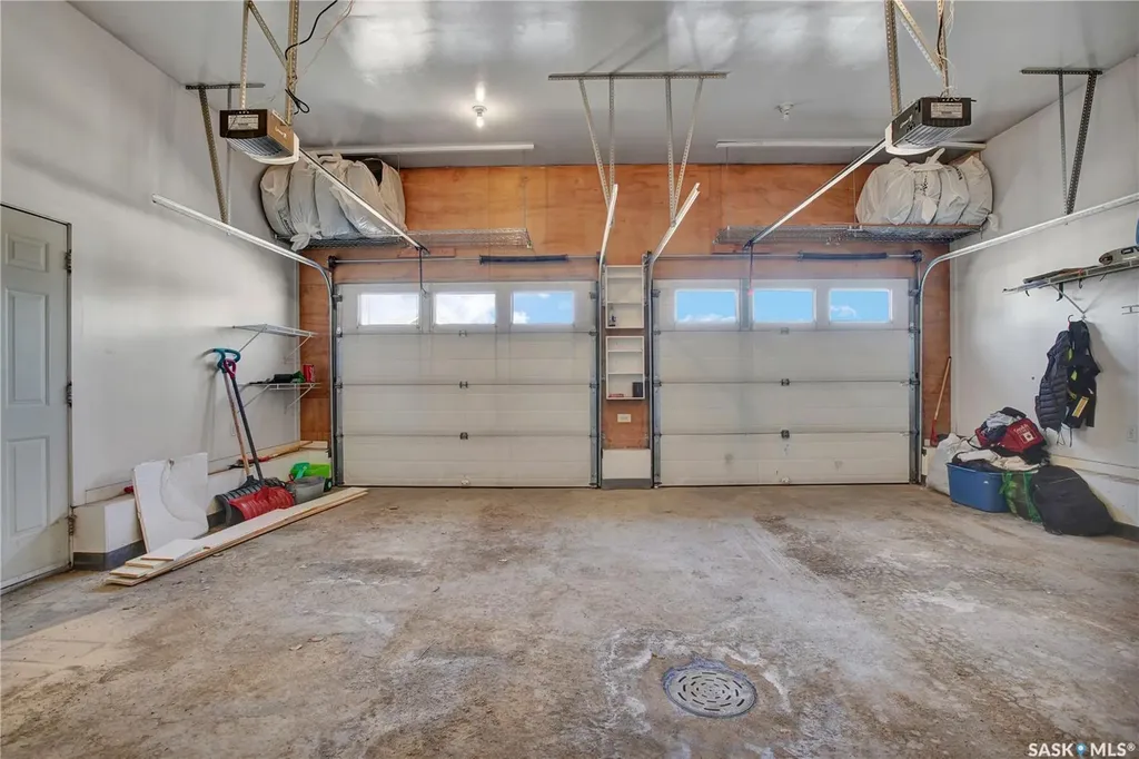 752 Reddekopp Drive Martensville SK S0K 2T2