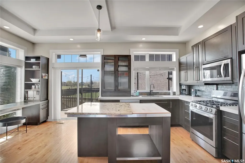 752 Reddekopp Drive Martensville SK S0K 2T2